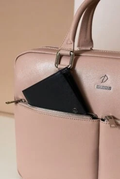 Beige Laptop Aktentasche Aus Leder Doppelte Fronttasche 22 Beige Laptop Aktentasche Aus Leder Doppelte Fronttasche -D’ARIENZO Verkäufe Laptop Aktentasche leder Schultertasche echtes leder beige Justin 9