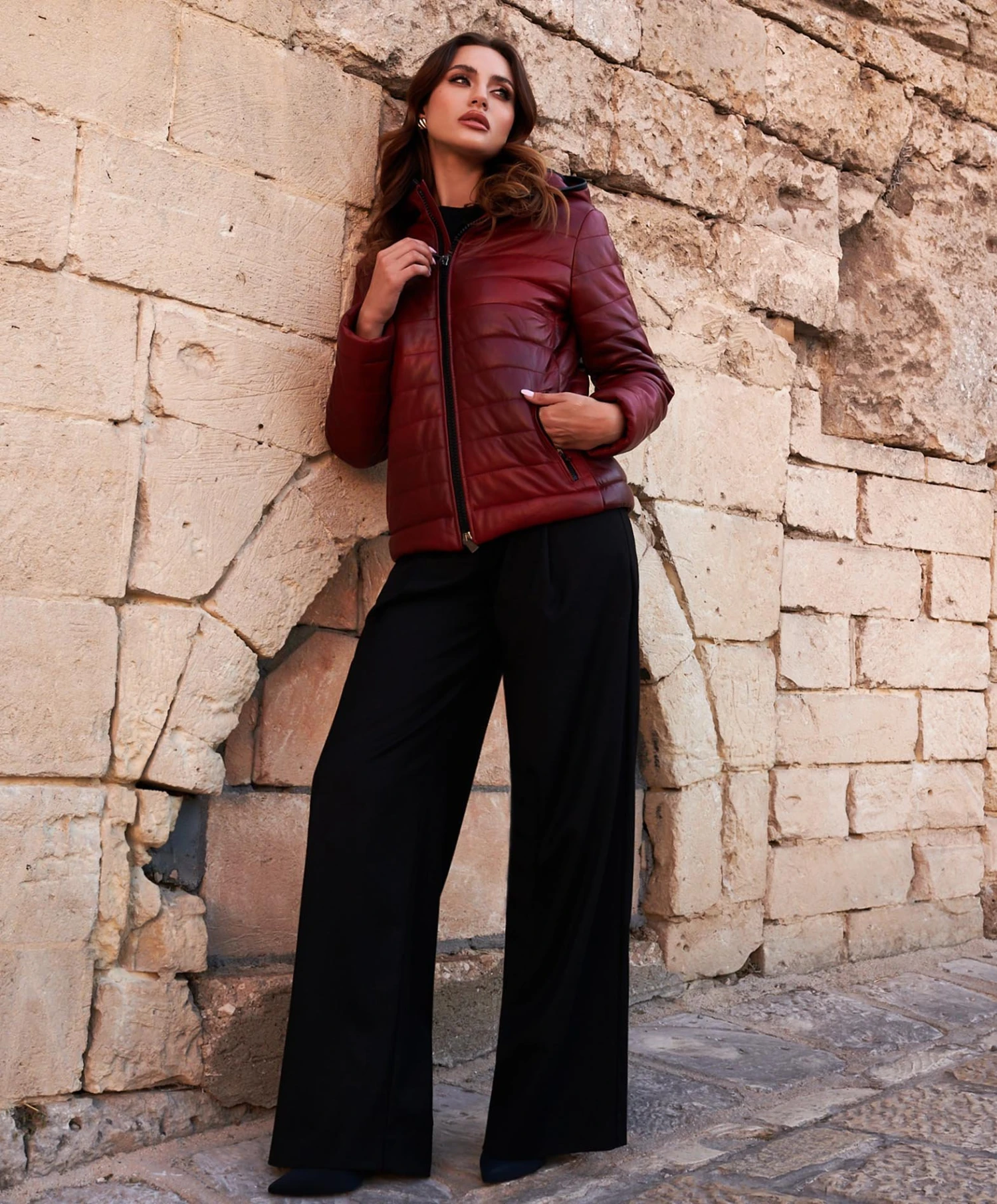 Schwarze Gefütterte Jacke Nappaleder Mit Kapuze 2 Schwarze Gefütterte Jacke Nappaleder Mit Kapuze – Bild 2