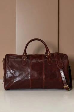 Braune Reisetasche Aus Leder Mit Klappgriff