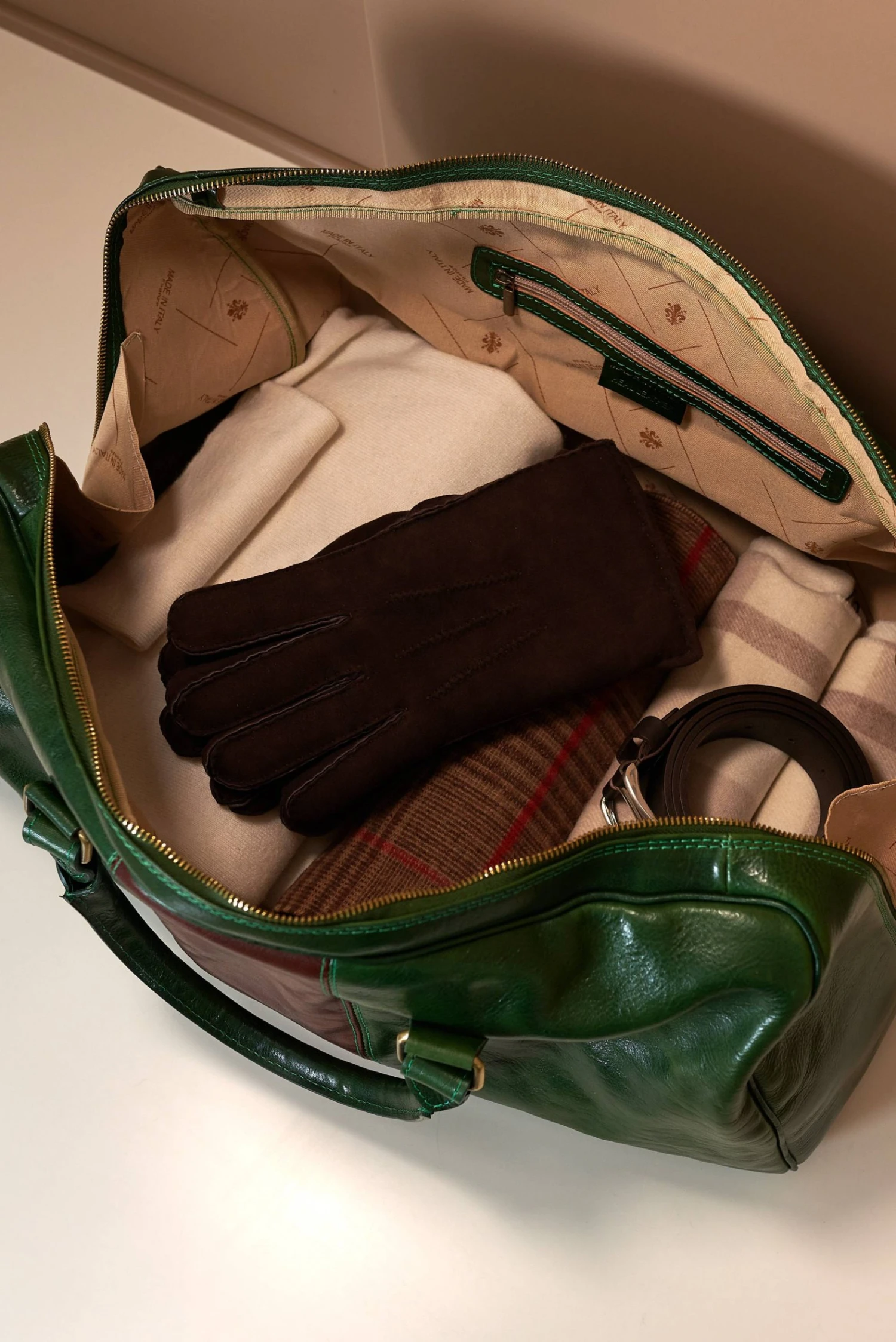 Grüne Braune Reisetasche Aus Leder Mit Reißverschluss 2 Grüne Braune Reisetasche Aus Leder Mit Reißverschluss – Bild 2