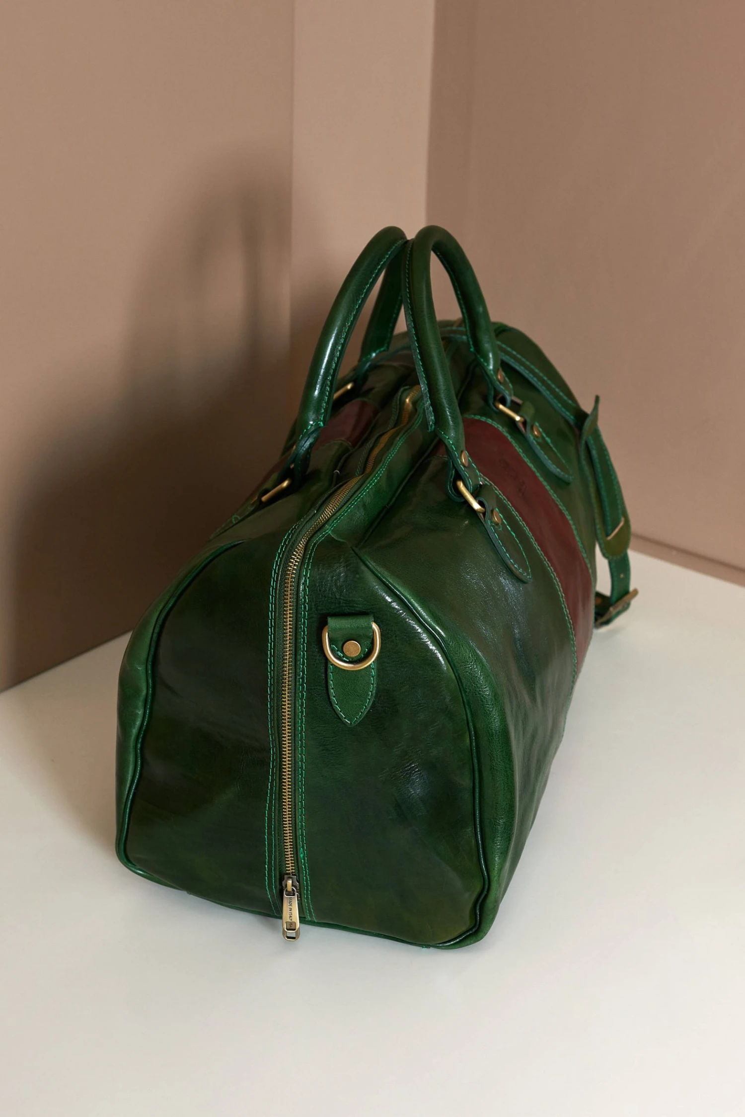 Grüne Braune Reisetasche Aus Leder Mit Reißverschluss 11 Grüne Braune Reisetasche Aus Leder Mit Reißverschluss – Bild 11