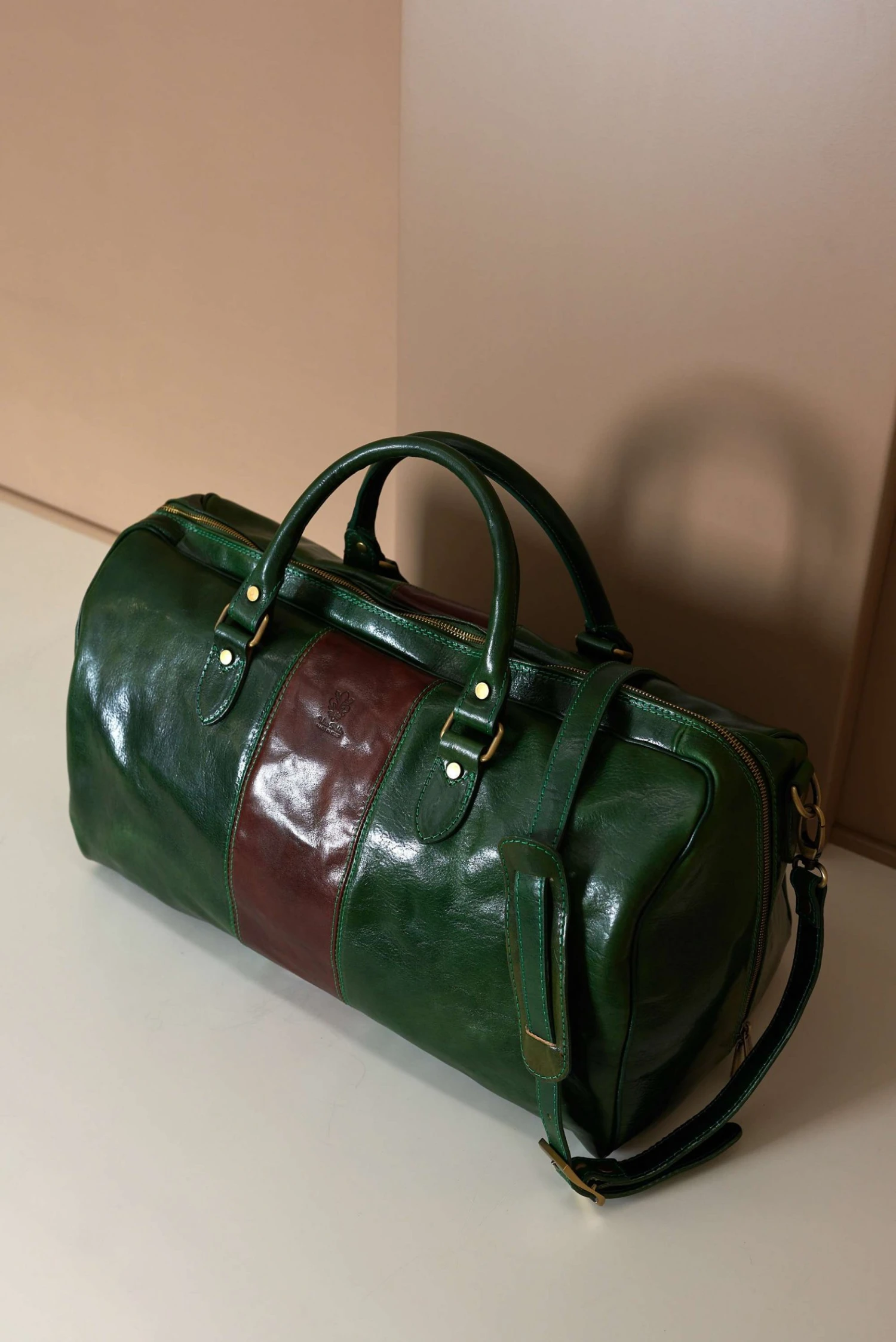 Grüne Braune Reisetasche Aus Leder Mit Reißverschluss 3 Grüne Braune Reisetasche Aus Leder Mit Reißverschluss – Bild 3