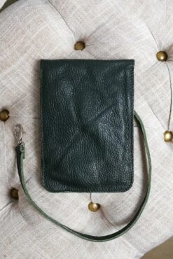 Grüne Mobile Umhängetasche Aus Leder Mit Schultergurt 7 Grüne Mobile Umhängetasche Aus Leder Mit Schultergurt -D’ARIENZO Verkäufe Umhangetasche leder Schultertasche echtes leder Gr ne Noah 3
