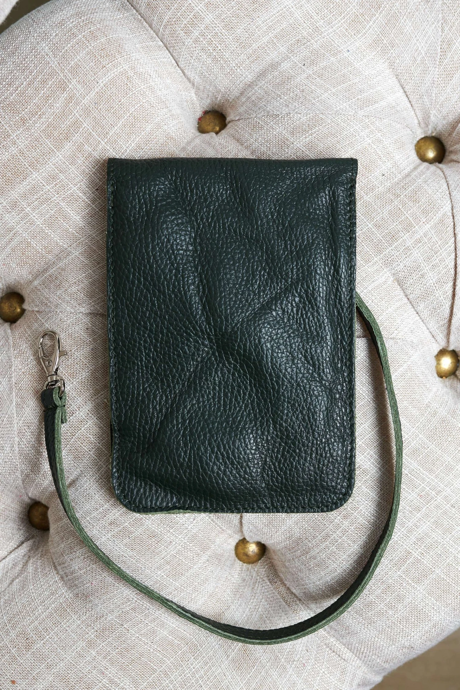 Grüne Mobile Umhängetasche Aus Leder Mit Schultergurt 4 Grüne Mobile Umhängetasche Aus Leder Mit Schultergurt – Bild 4