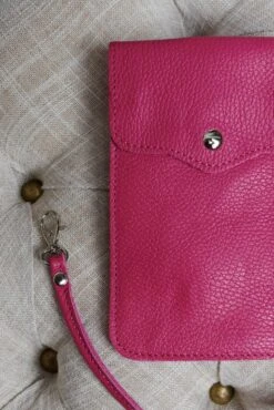 Fuchsia Mobile Umhängetasche Aus Leder Mit Schultergurt -D’ARIENZO Verkäufe Umhangetasche leder Schultertasche echtes leder fuchsia Noah 2