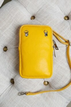 Ockerfarbene Mobile Umhängetasche Aus Leder Mit Schultergurt -D’ARIENZO Verkäufe Umhangetasche leder fur frauen Schultertasche echtes leder ocherfarben Willow 2