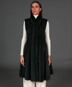 Ausgestellte ärmellose Nerzpelzmantel• Petrolgrün