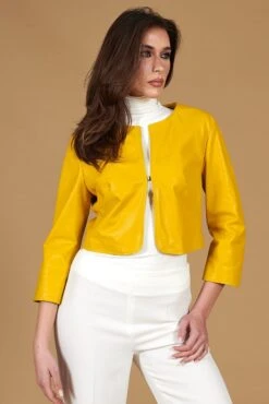 Gelbe Kurze Jacke Aus Naturleder Mit Runder Kragen 13 Gelbe Kurze Jacke Aus Naturleder Mit Runder Kragen -D’ARIENZO Verkäufe kurze lederjacke bolero echtes leder gelbe Miss 3