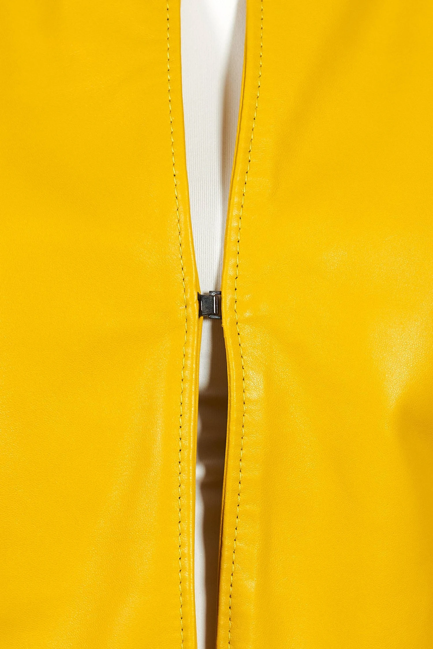 Gelbe Kurze Jacke Aus Naturleder Mit Runder Kragen 10 Gelbe Kurze Jacke Aus Naturleder Mit Runder Kragen – Bild 10