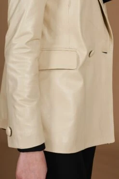 Zweireihiges Blazer Aus Beige Leder Knopfverschluss 21 Zweireihiges Blazer Aus Beige Leder Knopfverschluss -D’ARIENZO Verkäufe leder blazer damen echtes leder beige Giada 10