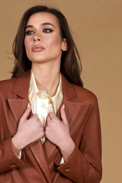 Zweireihiges Blazer Aus Lederfarben Leder Knopfverschluss 14 Zweireihiges Blazer Aus Lederfarben Leder Knopfverschluss -D’ARIENZO Verkäufe leder blazer damen echtes leder lederfarben Giada 2