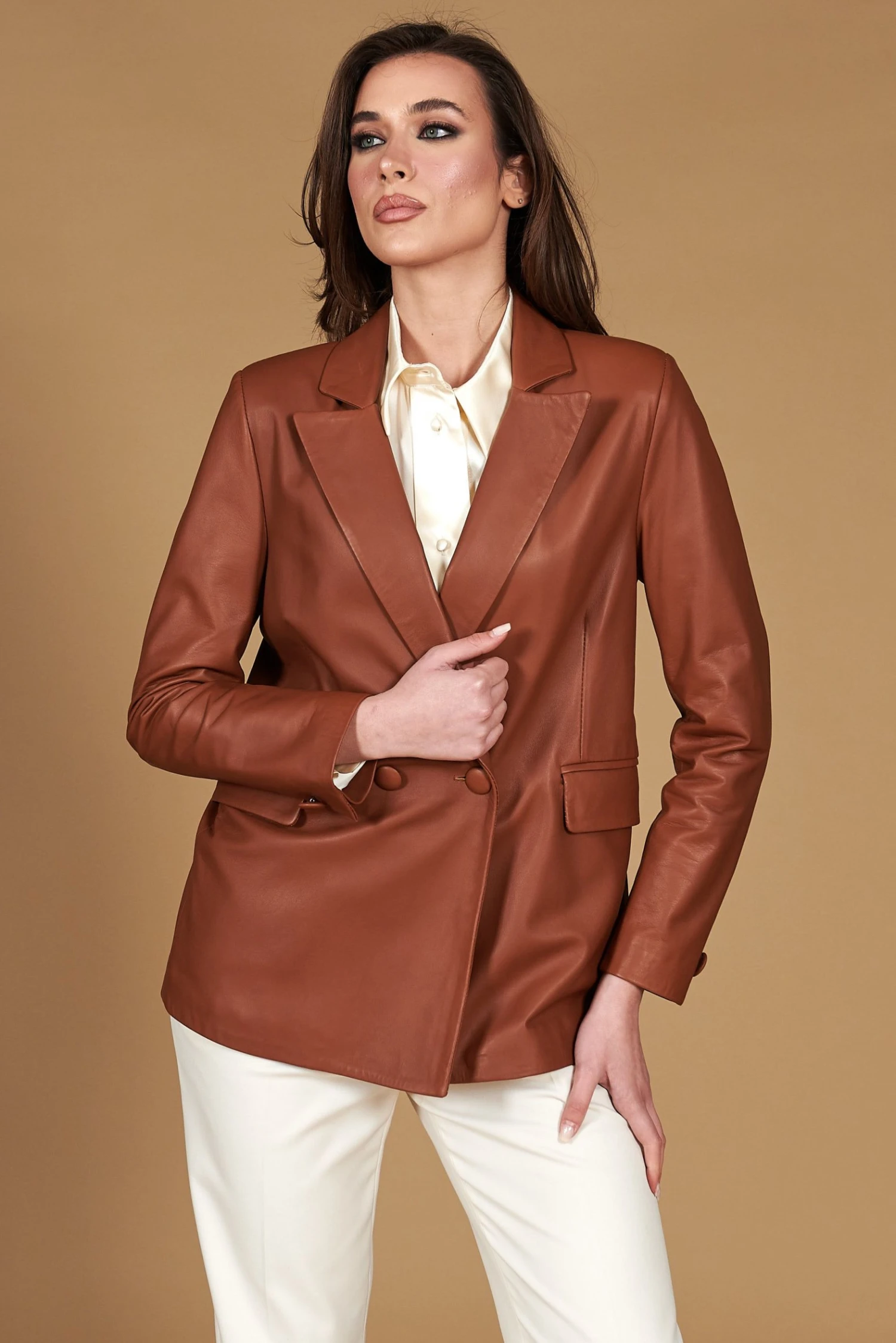 Zweireihiges Blazer Aus Lederfarben Leder Knopfverschluss 7 Zweireihiges Blazer Aus Lederfarben Leder Knopfverschluss – Bild 7