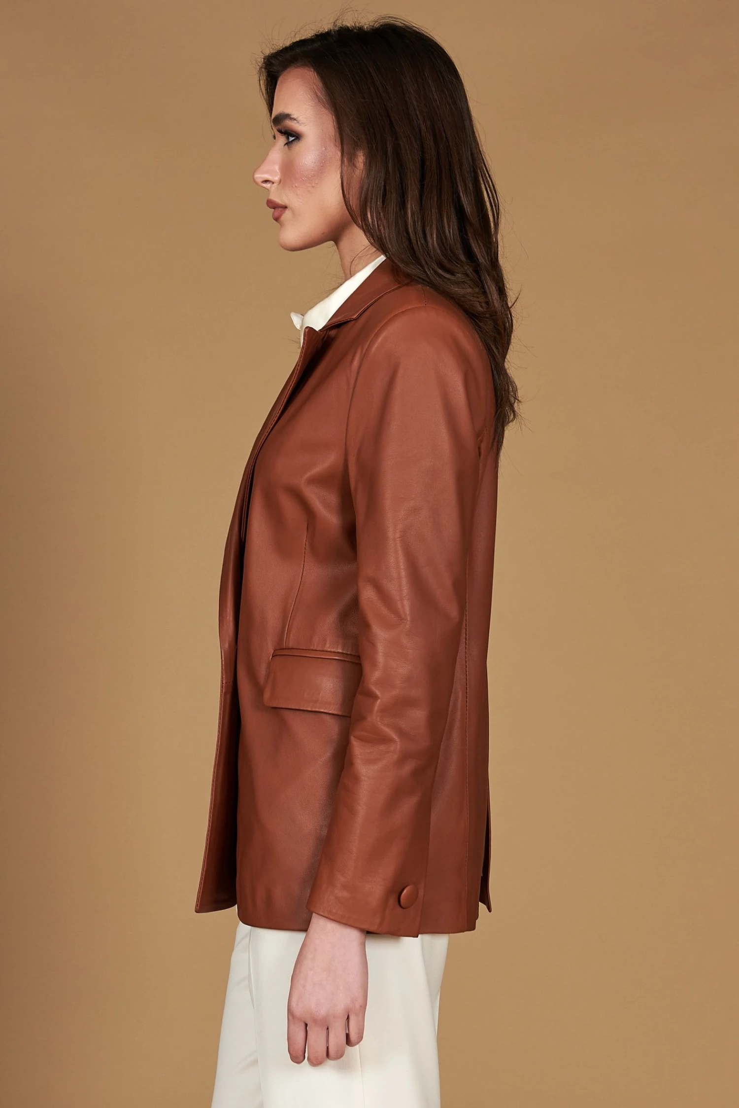 Zweireihiges Blazer Aus Lederfarben Leder Knopfverschluss 8 Zweireihiges Blazer Aus Lederfarben Leder Knopfverschluss – Bild 8