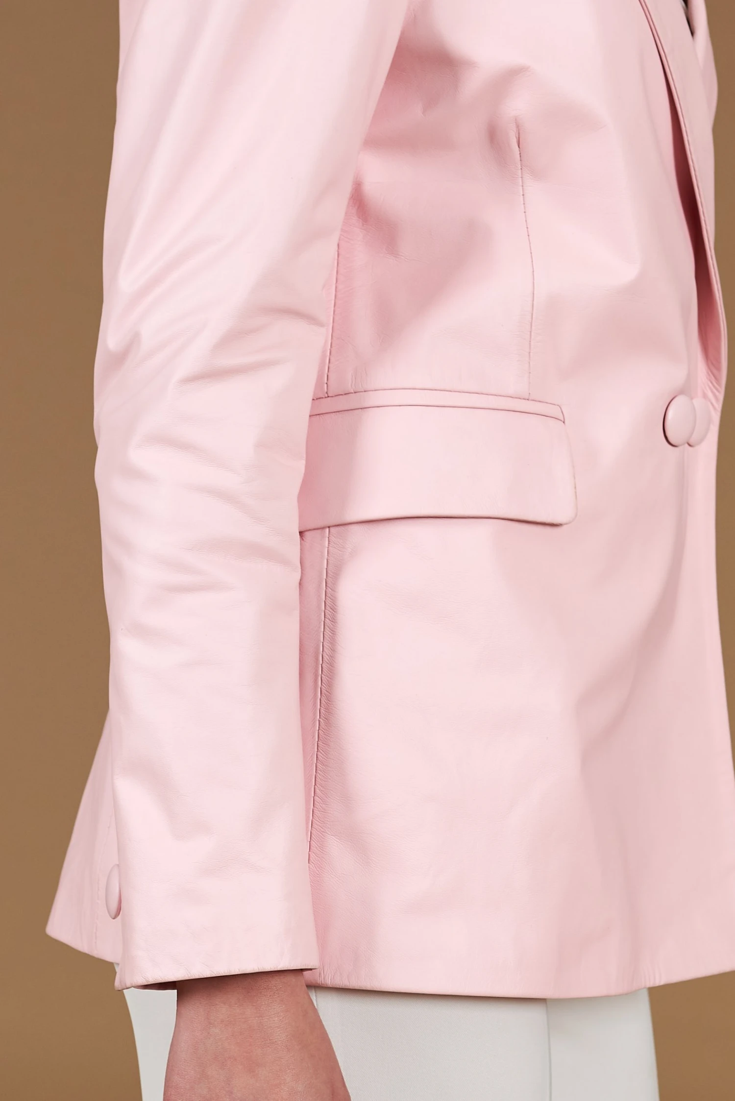 Zweireihiges Blazer Aus Rosa Leder Knopfverschluss 13 Zweireihiges Blazer Aus Rosa Leder Knopfverschluss – Bild 13