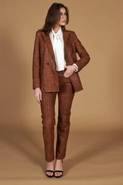 Zweireihiges Blazer Aus Braune Leder Python Drucken 17 Zweireihiges Blazer Aus Braune Leder Python Drucken -D’ARIENZO Verkäufe leder blazer damen python drucken echtes leder beige Giada 5