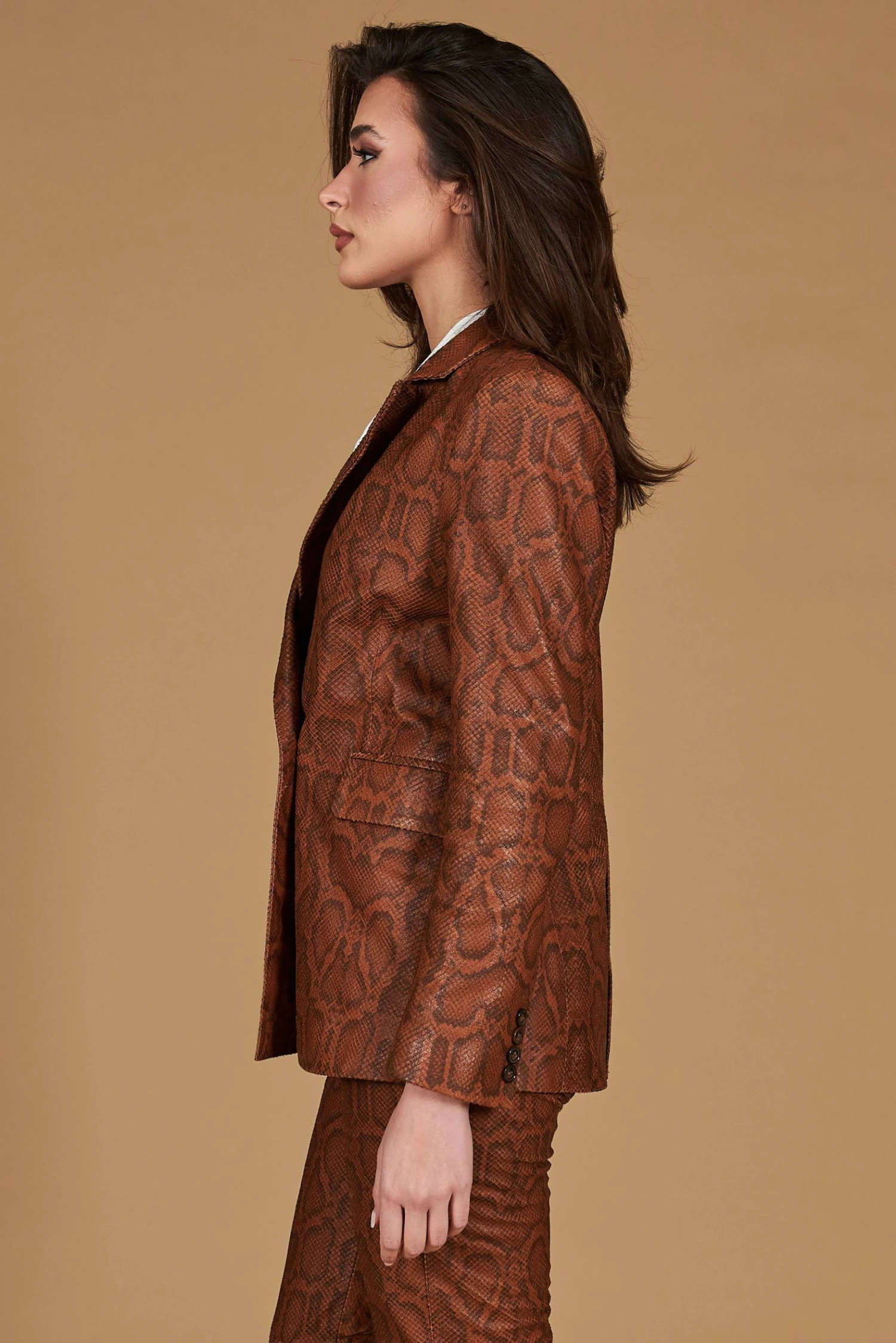 Zweireihiges Blazer Aus Braune Leder Python Drucken 8 Zweireihiges Blazer Aus Braune Leder Python Drucken – Bild 8