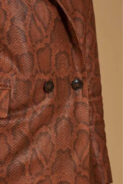 Zweireihiges Blazer Aus Braune Leder Python Drucken 21 Zweireihiges Blazer Aus Braune Leder Python Drucken -D’ARIENZO Verkäufe leder blazer damen python drucken echtes leder beige Giada 9