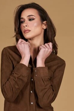 Taupe Farbe Wildlederhemd Mit Knopfverschluss 12 Taupe Farbe Wildlederhemd Mit Knopfverschluss -D’ARIENZO Verkäufe leder hemd fur frauen echtes leder taupe farbe Megan 3
