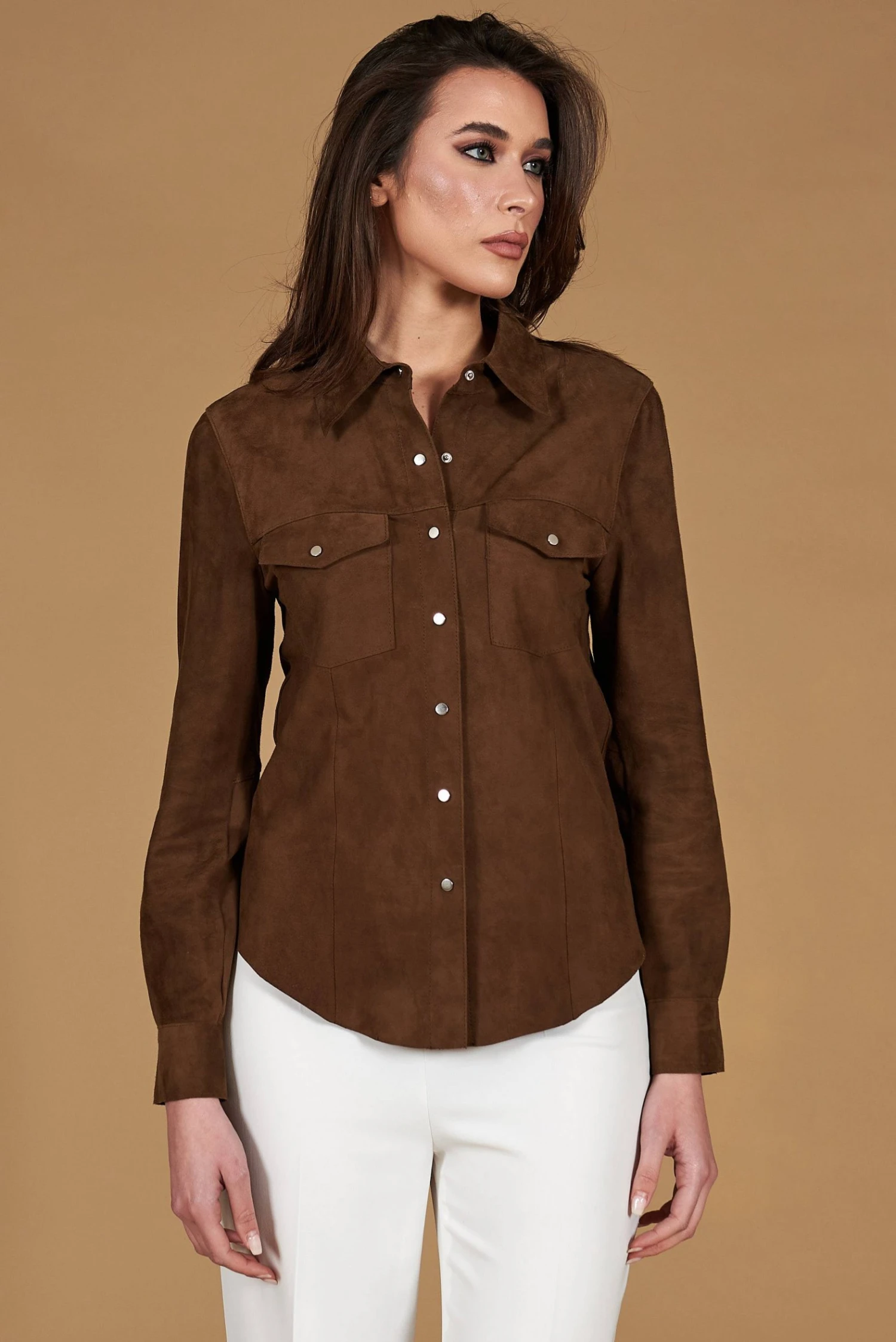 Taupe Farbe Wildlederhemd Mit Knopfverschluss 1 Taupe Farbe Wildlederhemd Mit Knopfverschluss