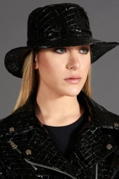 Schwarze Damen Lederhut Kroko-effekt Eimer Geschnitten