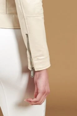 Cremfarben Lederjacke Glattem Effektzwei Taschen Koreanischer Kragen 23 Cremfarben Lederjacke Glattem Effektzwei Taschen Koreanischer Kragen -D’ARIENZO Verkäufe lederjacke fur frau bikerjacke echtes leder cremefarben Linda 10