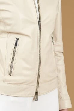 Cremfarben Lederjacke Glattem Effektzwei Taschen Koreanischer Kragen 25 Cremfarben Lederjacke Glattem Effektzwei Taschen Koreanischer Kragen -D’ARIENZO Verkäufe lederjacke fur frau bikerjacke echtes leder cremefarben Linda 12