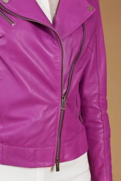 Lila Bikerjacke Aus Naturleder Kreuzreißverschluss 26 Lila Bikerjacke Aus Naturleder Kreuzreißverschluss -D’ARIENZO Verkäufe lederjacke fur frauen bikerjacke echtes leder lila KBC 11
