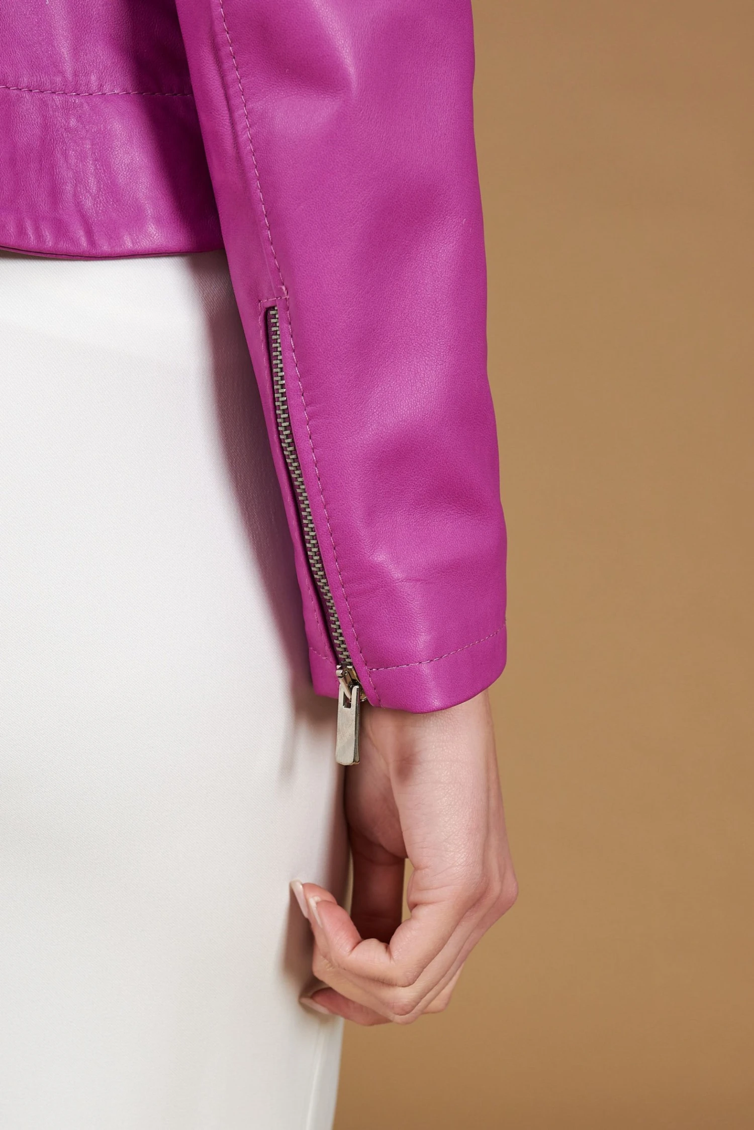 Lila Bikerjacke Aus Naturleder Kreuzreißverschluss 10 Lila Bikerjacke Aus Naturleder Kreuzreißverschluss – Bild 10