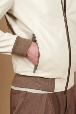 Bomber Cremefarben Lederjacke Mit Kontrastierende Taupefarbene Profile -D’ARIENZO Verkäufe lederjacke fur herren bomber echtes leder cremefarben 106 13