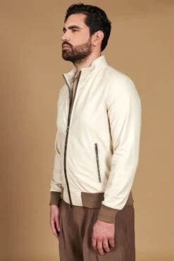 Bomber Cremefarben Lederjacke Mit Kontrastierende Taupefarbene Profile -D’ARIENZO Verkäufe lederjacke fur herren bomber echtes leder cremefarben 106 14