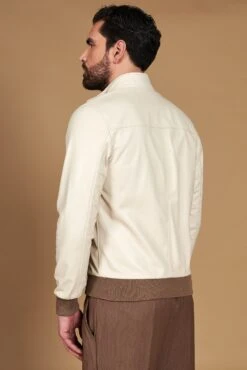 Bomber Cremefarben Lederjacke Mit Kontrastierende Taupefarbene Profile -D’ARIENZO Verkäufe lederjacke fur herren bomber echtes leder cremefarben 106 9
