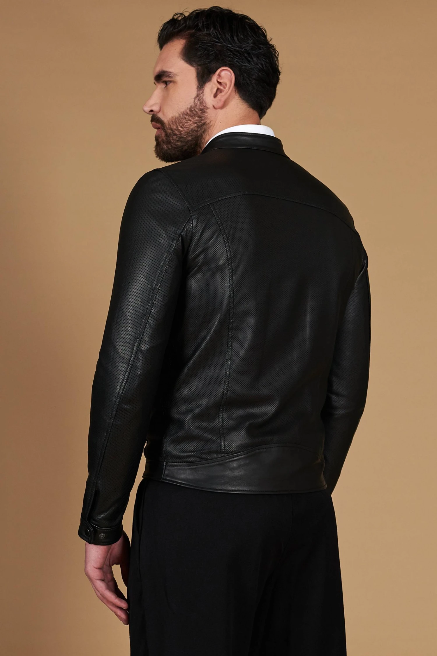 Schwarze Perforiertes Lederjacke Glatte-Effekt 8 Schwarze Perforiertes Lederjacke Glatte-Effekt – Bild 8