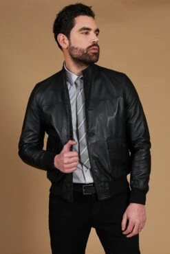 Schwarze Bomber Lederjacke Mit Knöpfen Glatte-effekt 20 Schwarze Bomber Lederjacke Mit Knöpfen Glatte-effekt -D’ARIENZO Verkäufe lederjacke fur manner bomberjacke echtes leder schwarze Alex bottoni 3