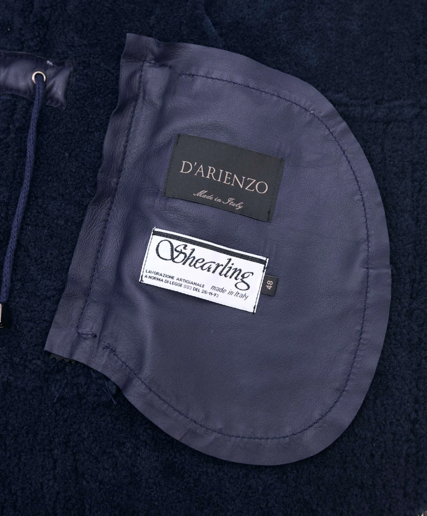 Mantel Aus Blaue Schaffell Mit Abnehmbarer Kapuze 9 Mantel Aus Blaue Schaffell Mit Abnehmbarer Kapuze – Bild 9