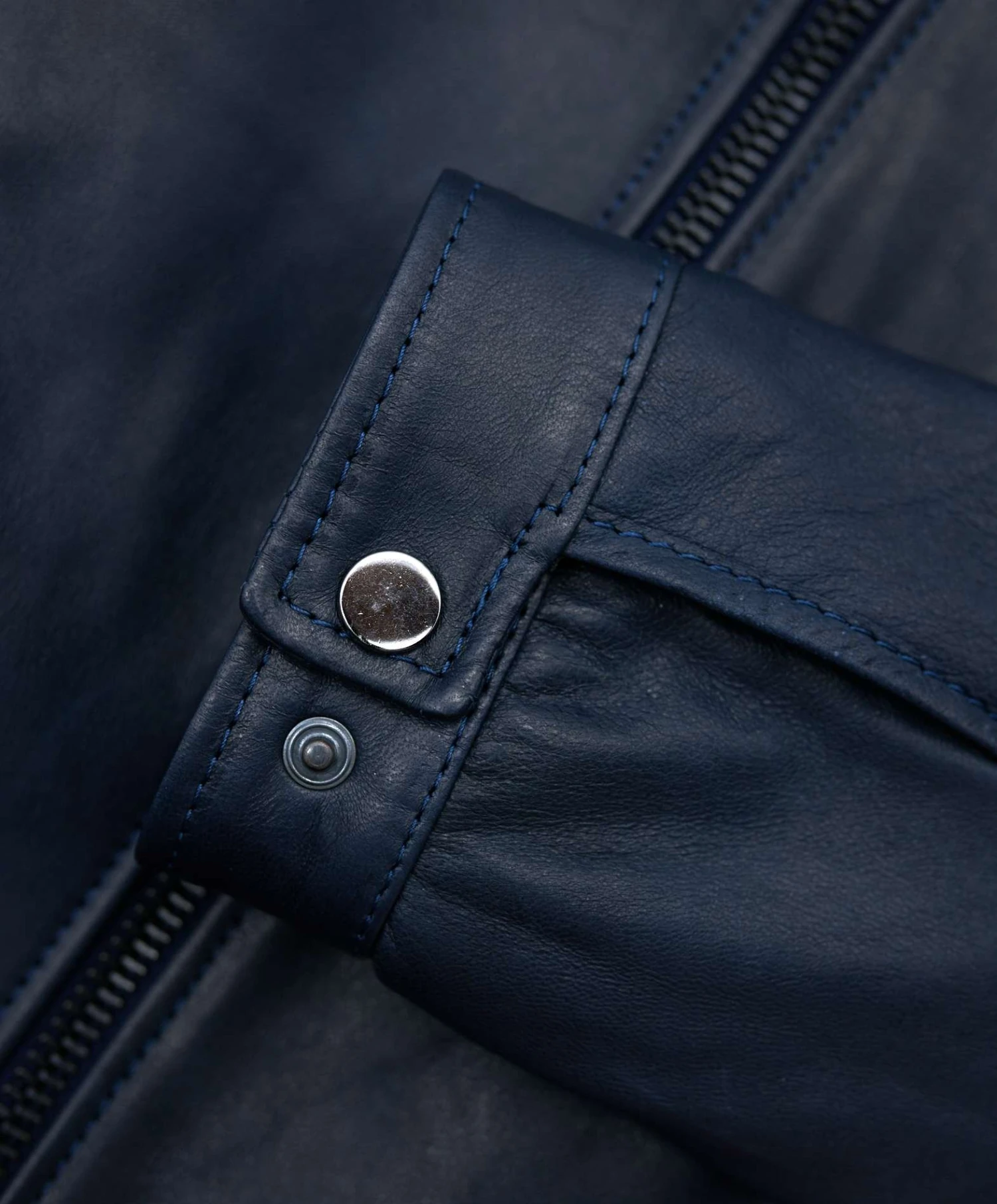 Blaue Lederjacke Mit Koreanischem Kragen 8 Blaue Lederjacke Mit Koreanischem Kragen – Bild 8