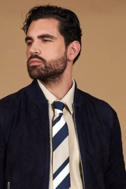 Blaue Bomberjacke Aus Wildleder Mit Zwei Reißverschlusstaschen 20 Blaue Bomberjacke Aus Wildleder Mit Zwei Reißverschlusstaschen -D’ARIENZO Verkäufe lederjacke herren wildleder bomber echtes leder blaue Guadil 2