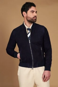 Blaue Bomberjacke Aus Wildleder Mit Zwei Reißverschlusstaschen