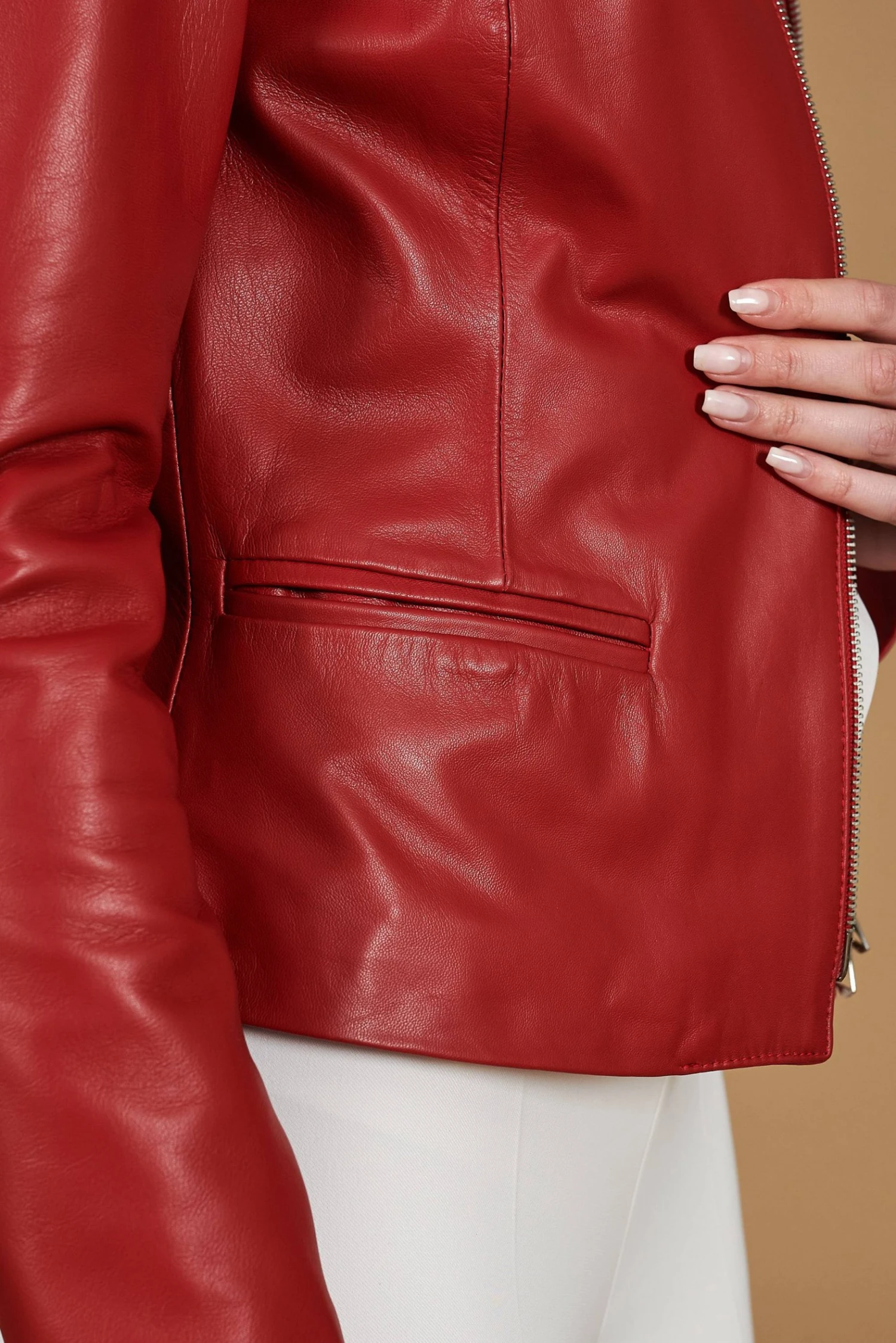 Rote Lederjacke Mit Glattem Effekt 10 Rote Lederjacke Mit Glattem Effekt – Bild 10