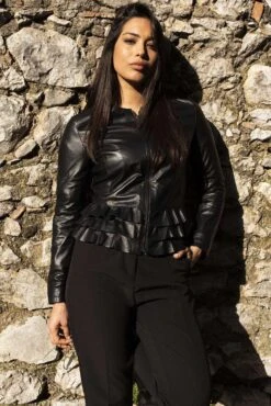 Schwarze Nappalederjacke Mit Glatten Volants 19 Schwarze Nappalederjacke Mit Glatten Volants -D’ARIENZO Verkäufe lederjacke schwarz f105bl 3