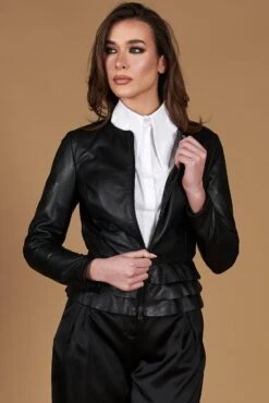 Schwarze Nappalederjacke Mit Glatten Volants 21 Schwarze Nappalederjacke Mit Glatten Volants -D’ARIENZO Verkäufe lederjacke schwarz f105bl 5