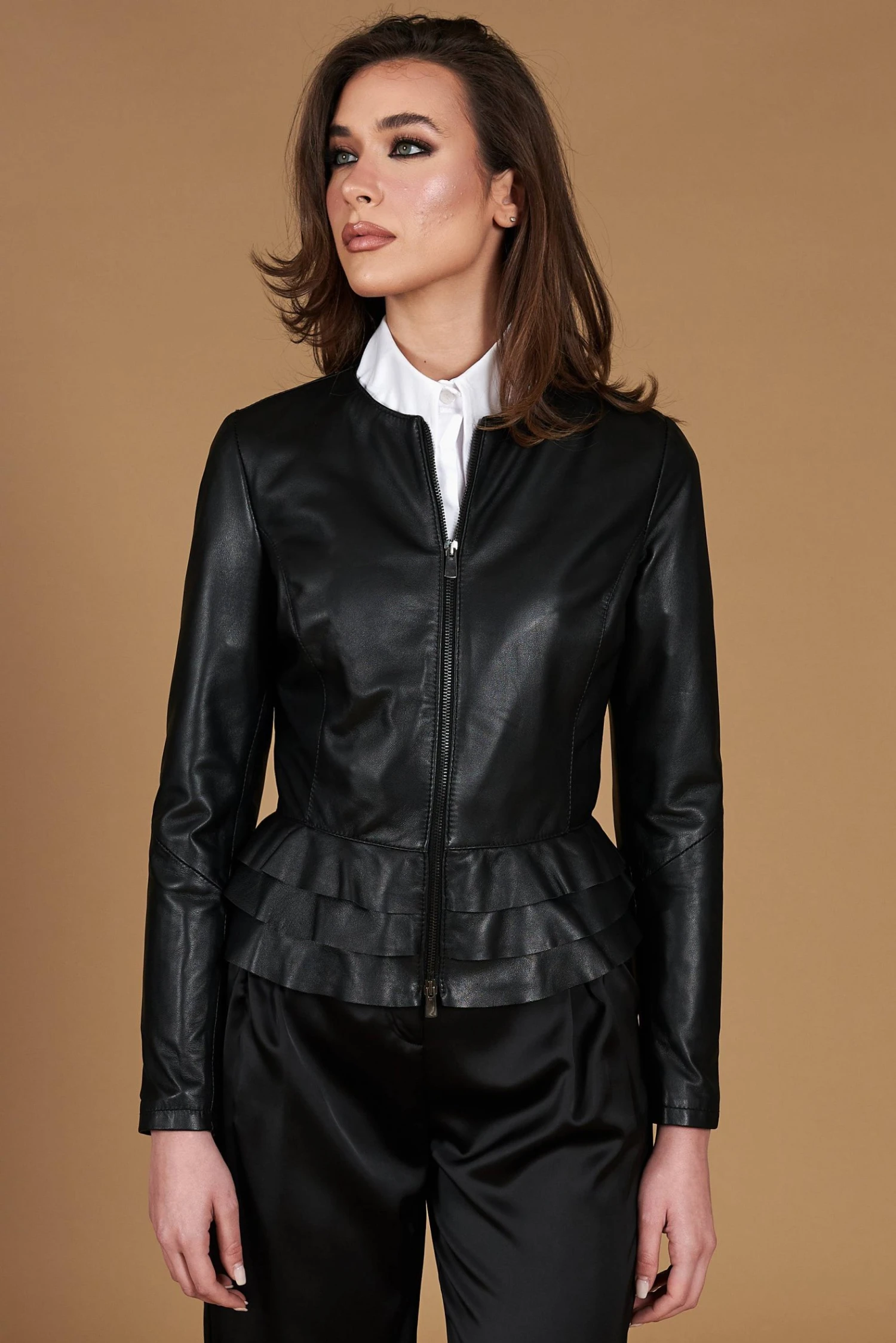 Schwarze Nappalederjacke Mit Glatten Volants 1 Schwarze Nappalederjacke Mit Glatten Volants