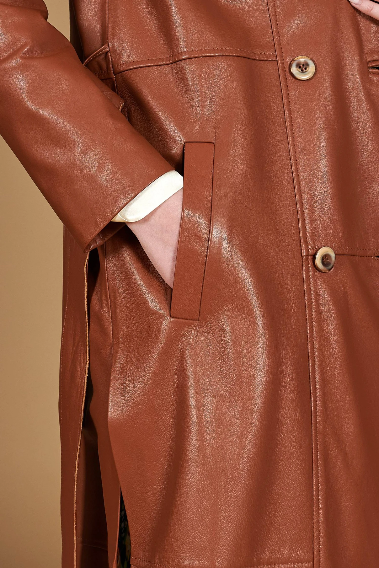 Lederfarben Zweireihiger Natur-ledermantel Mit Seitenschlitze 10 Lederfarben Zweireihiger Natur-ledermantel Mit Seitenschlitze – Bild 10