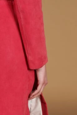 Fuchsia Zweireihiger Wildledermantel Mit Seitenschlitze -D’ARIENZO Verkäufe ledermantel fur frauen lange wildleder echtes leder fuchsia Hazel 7