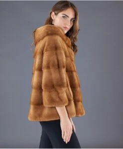 Nerzpelz Jacke Halsvulkan 3/4Ärmel • Honig Farbe -D’ARIENZO Verkäufe nerzpelz jacke echtes nerzfell honigfarben 3