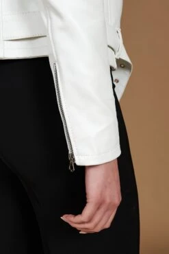 Chiodo Weiße Bikerjacke Aus Glattem Nappa Leder Mit Gürtel 28 Chiodo Weiße Bikerjacke Aus Glattem Nappa Leder Mit Gürtel -D’ARIENZO Verkäufe wei bikerjacke leder 11