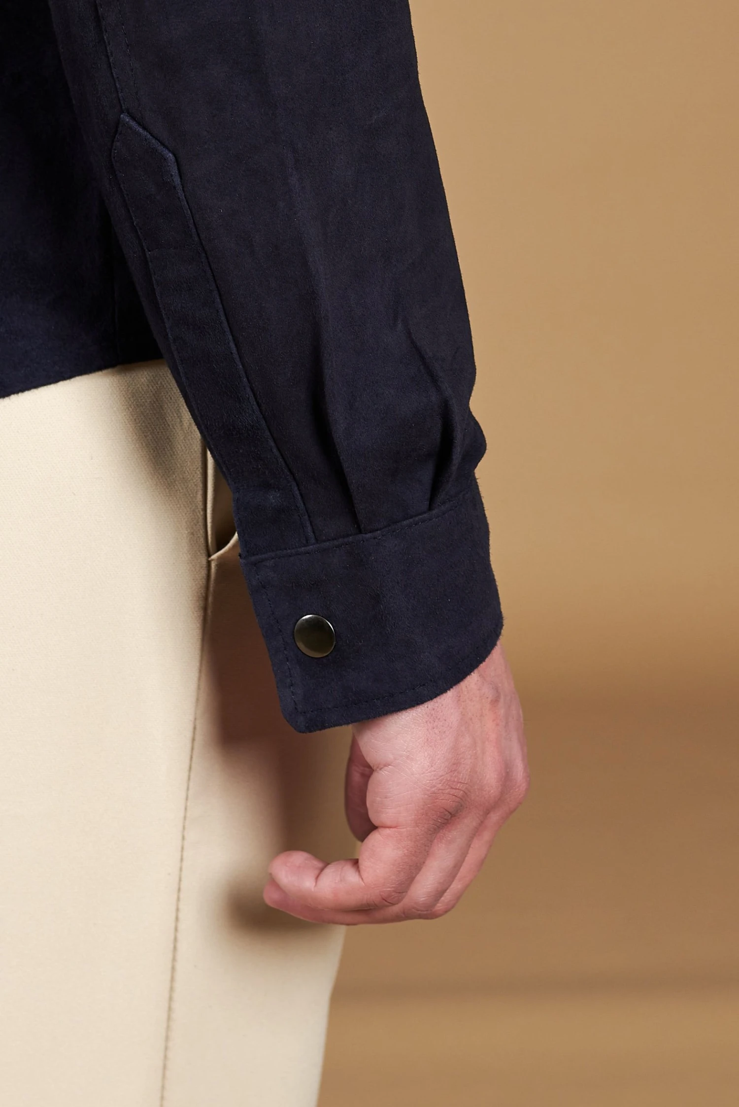 Blaue Ungefüttert Wildlederhemd Mit Knopfverschluss 10 Blaue Ungefüttert Wildlederhemd Mit Knopfverschluss – Bild 10