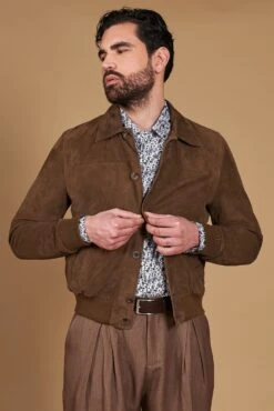 Taupefarben Lederjacke Mit Knöpfen Und Taschen