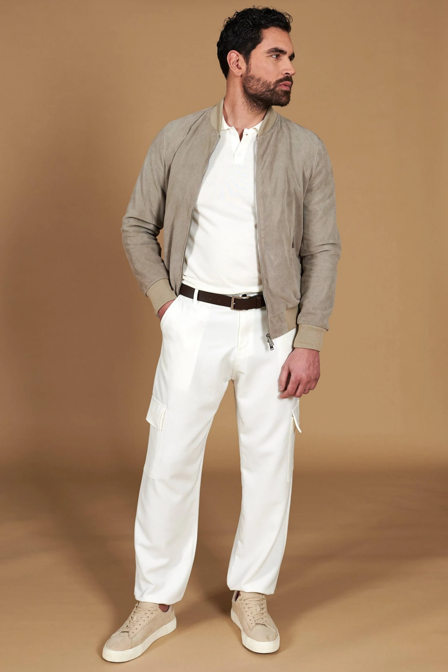 Graue Bomberjacke Aus Perforiertem Wildleder Banana Kragen 2 Graue Bomberjacke Aus Perforiertem Wildleder Banana Kragen – Bild 2