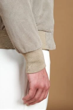 Graue Bomberjacke Aus Perforiertem Wildleder Banana Kragen 24 Graue Bomberjacke Aus Perforiertem Wildleder Banana Kragen -D’ARIENZO Verkäufe wildlederjacke herren wildleder bomberjacke echtes leder graue College 11