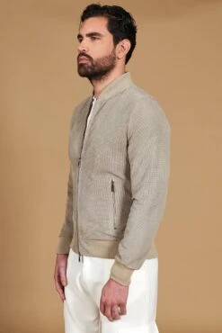 Graue Bomberjacke Aus Perforiertem Wildleder Banana Kragen 19 Graue Bomberjacke Aus Perforiertem Wildleder Banana Kragen -D’ARIENZO Verkäufe wildlederjacke herren wildleder bomberjacke echtes leder graue College 6